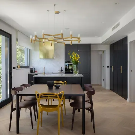 By Splendida Palace Apartment