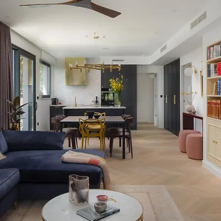 By Splendida Palace Apartment *