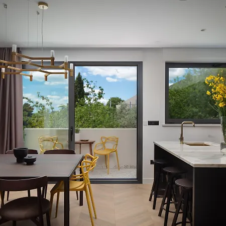 By Splendida Palace *